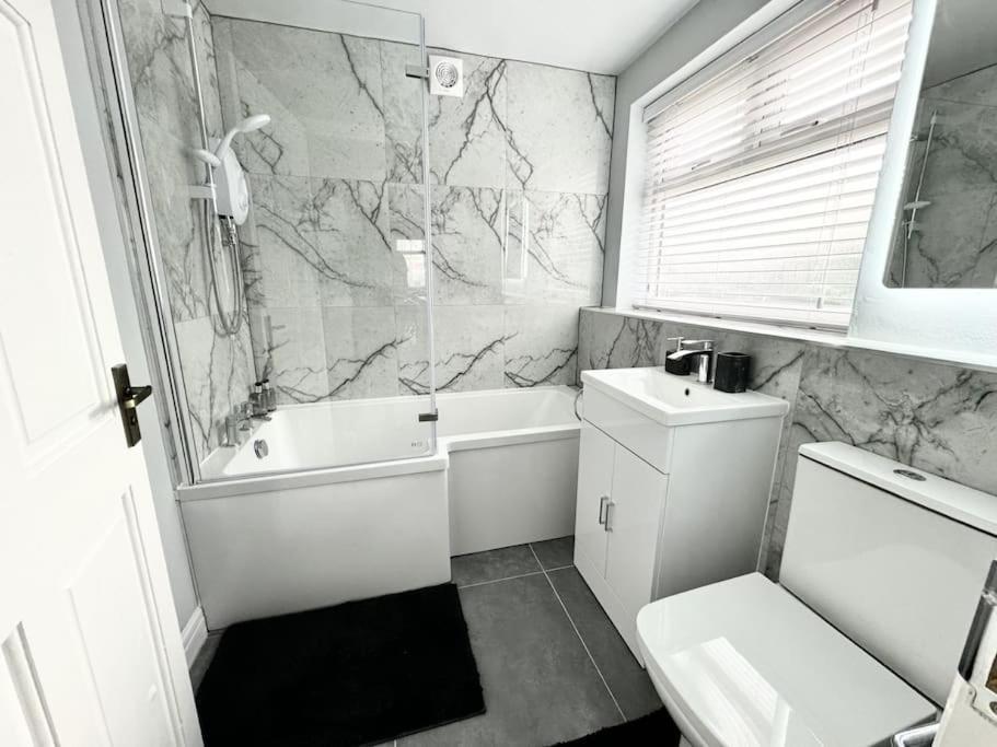 Stylish Home In York - Free Wifi & Parking - Close To Racecourse & City Centre Exterior foto